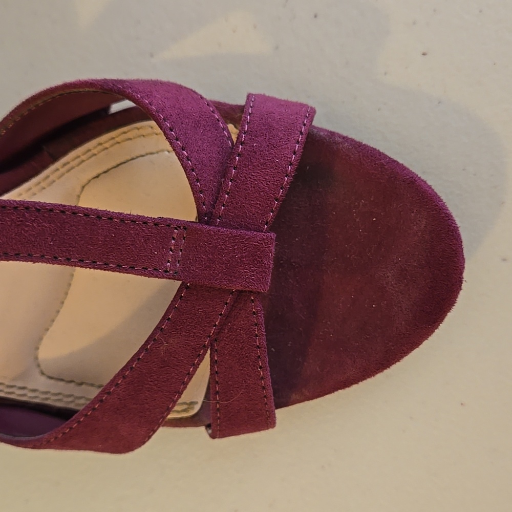 Kelly and Kate 7.5 women's 3" pumps. Plumb purple. - Picture 3 of 4